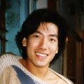 姜汉德是美丽的疯子，加入离婚保险项目小组后，她获得了向世界迈出一步的勇气，并开始与卢基俊发展出新的关系。